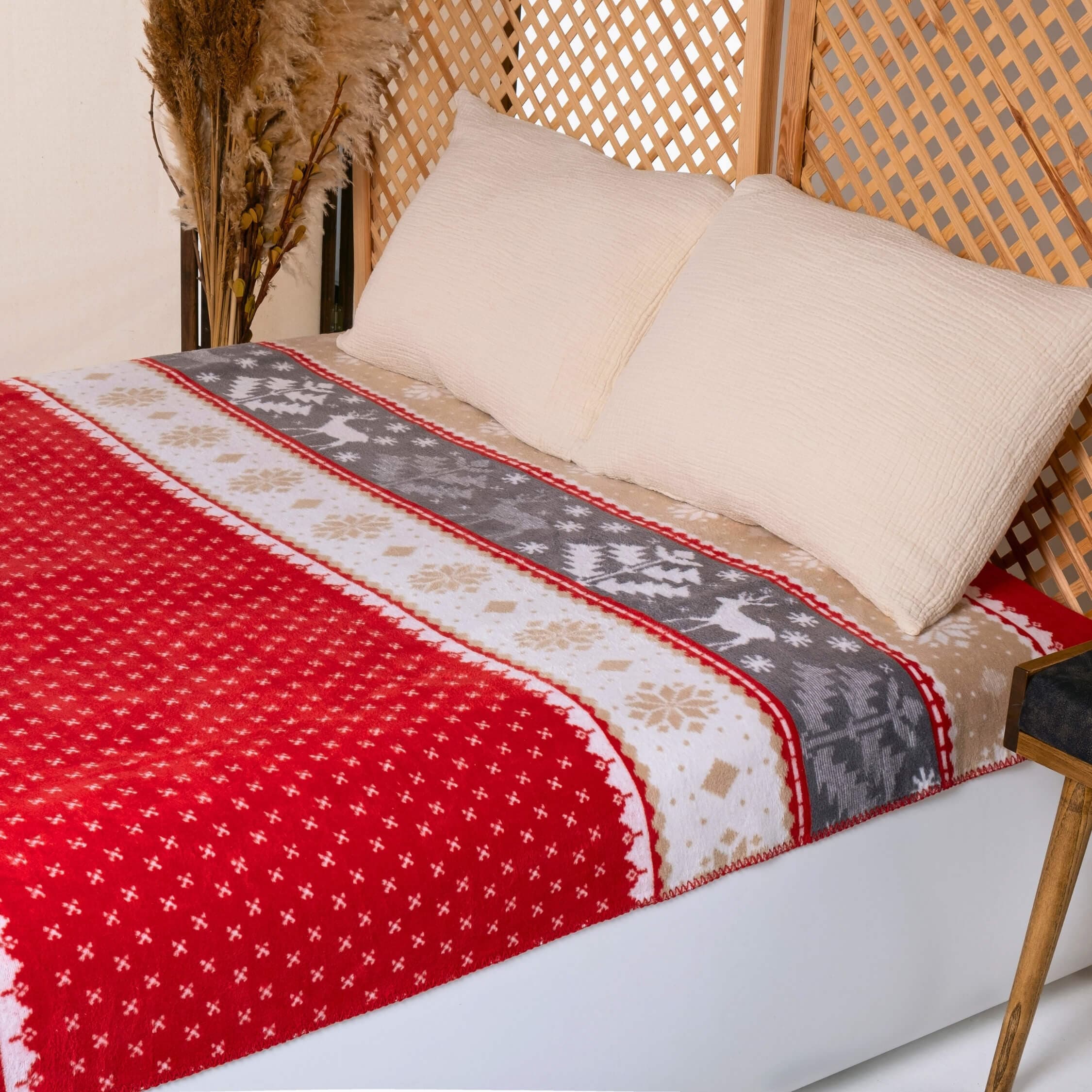 Deer Glow Çift Kişilik Yılbaşı Temalı Pamuklu Battaniye, Kırmızı